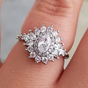 Beautiful 925 silver white sapphire ring size 8